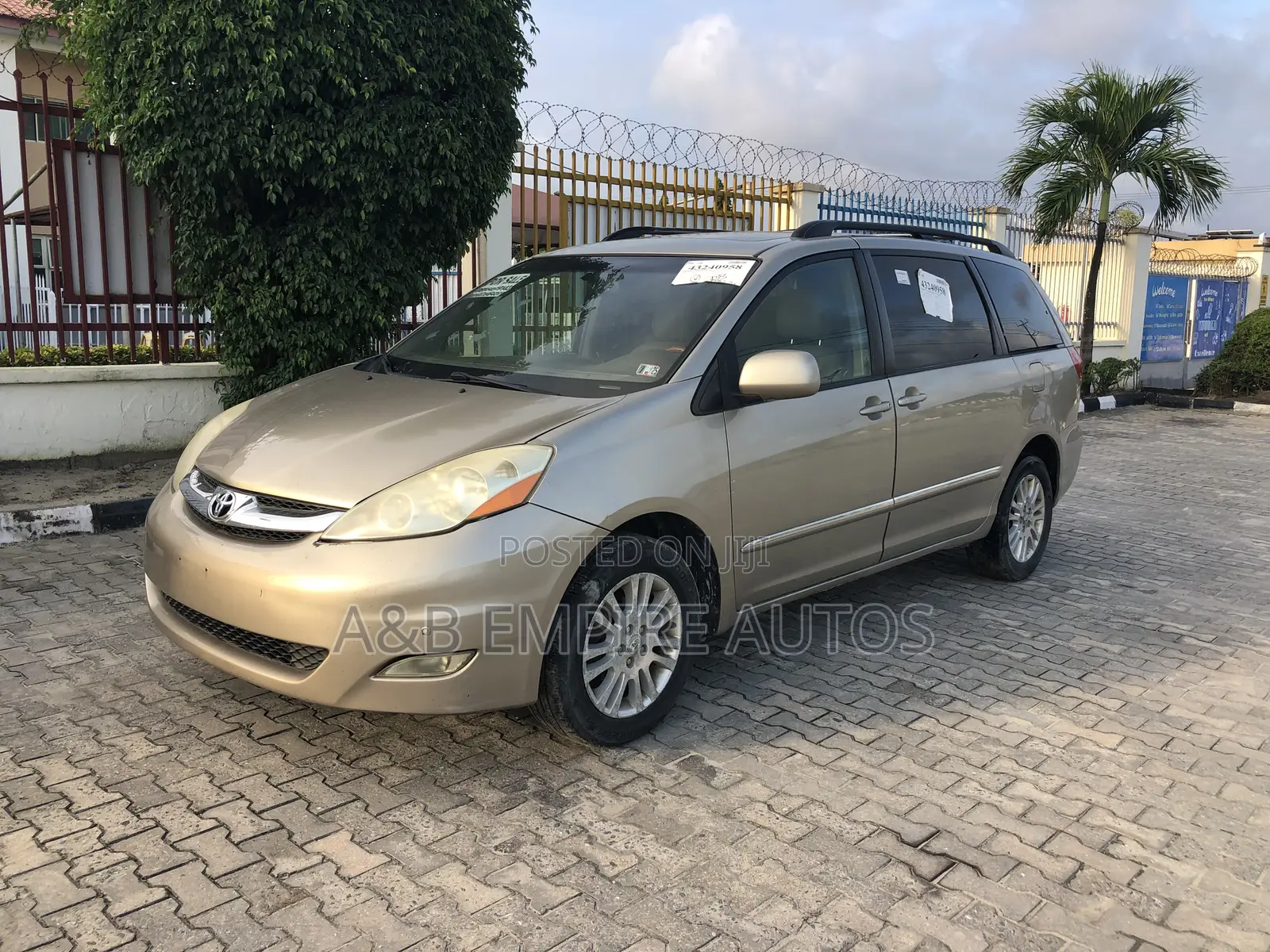 Toyota Sienna 2009 Gold
