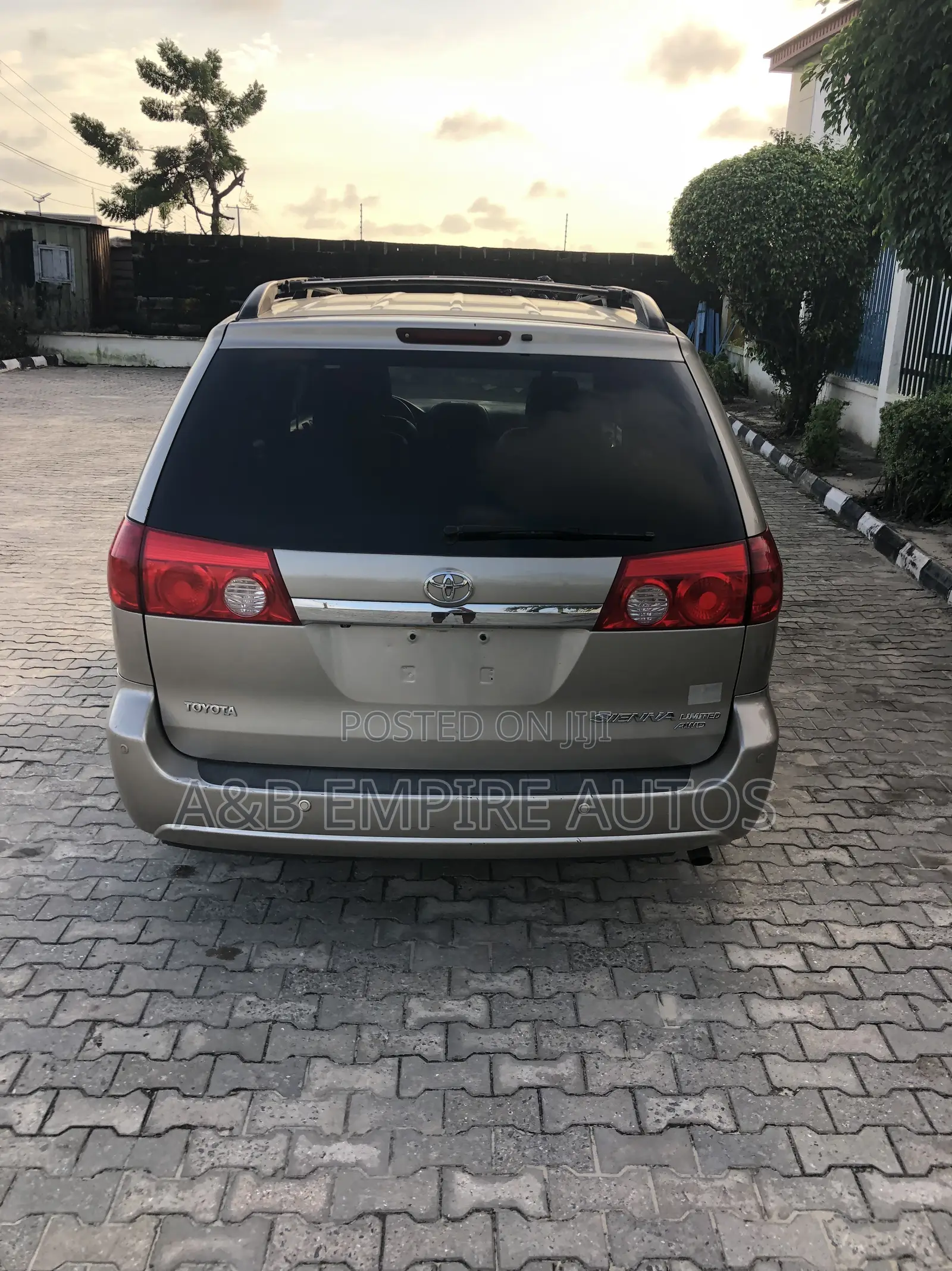 Toyota Sienna 2009 Gold