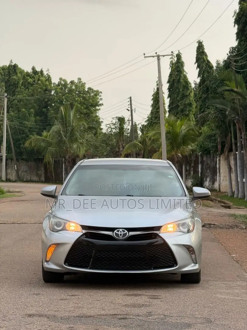 Toyota Camry 2016 Silver