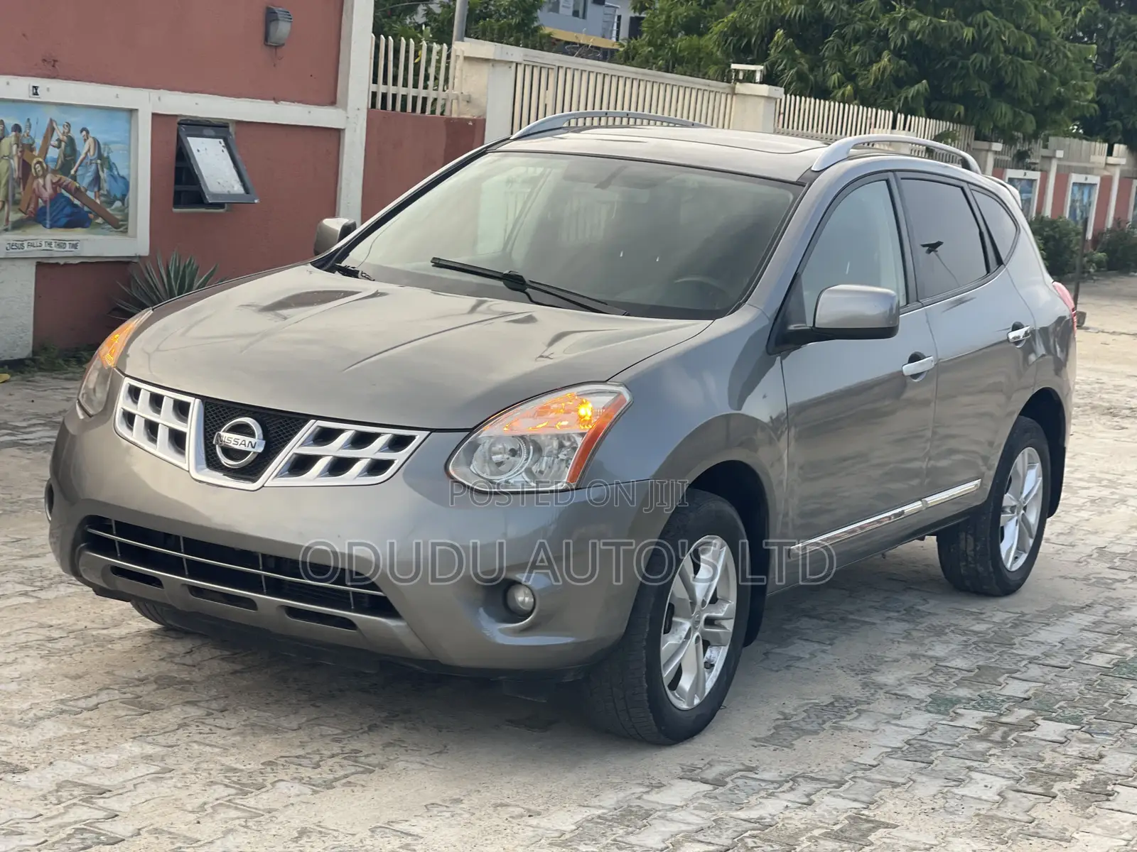 Nissan Rogue SV 4dr SUV (2.5L 4cyl CVT) 2014 Gray
