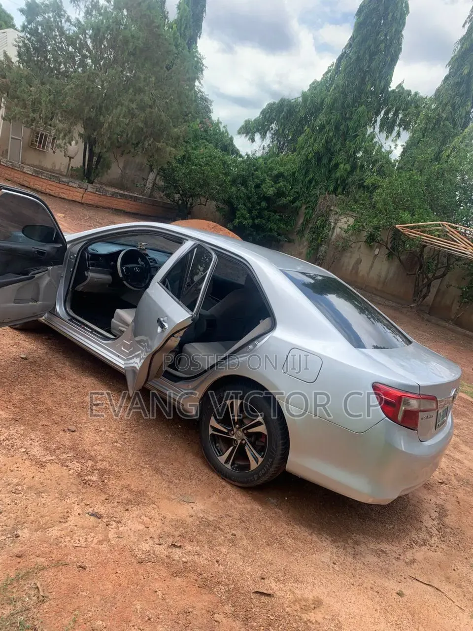 Toyota Camry LE 4dr Sedan (2.5L 4cyl 6A) 2013 Silver