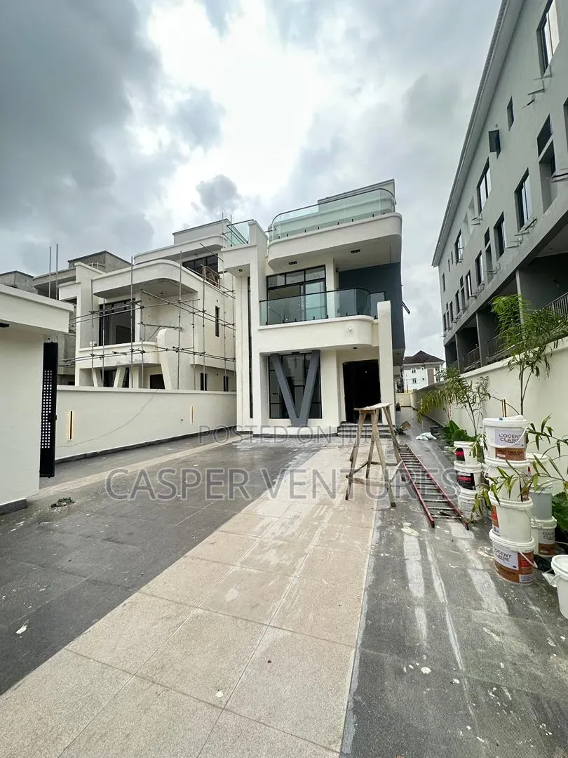 5bdrm House in Freedom Way, Lekki Phase 1 for sale