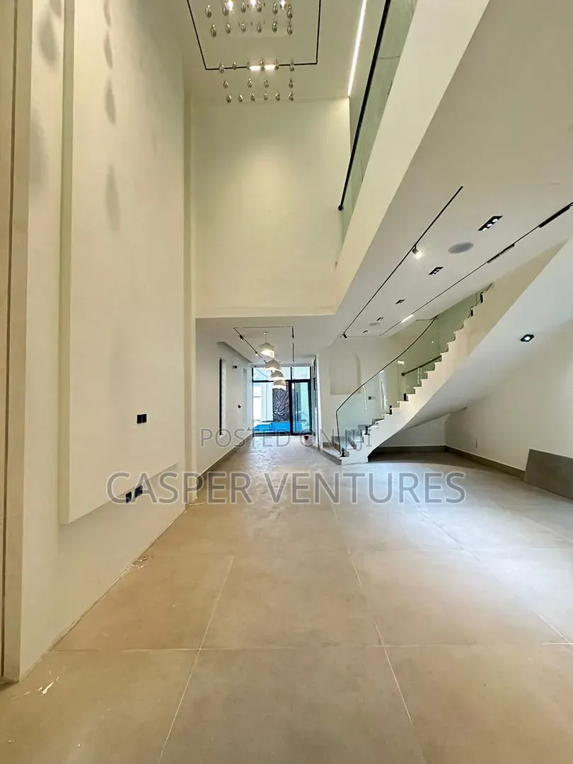 5bdrm House in Freedom Way, Lekki Phase 1 for sale
