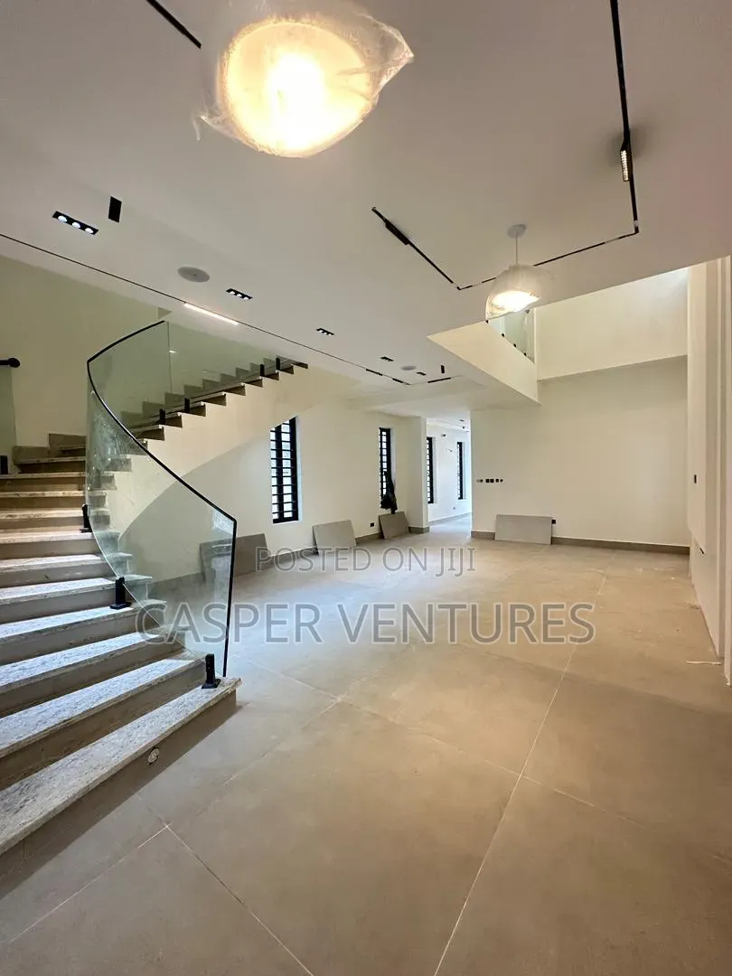 5bdrm House in Freedom Way, Lekki Phase 1 for sale