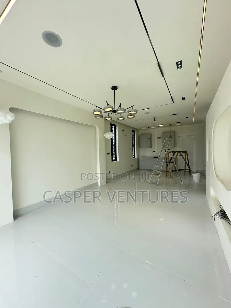 5bdrm House in Freedom Way, Lekki Phase 1 for sale