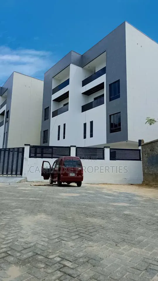 4bdrm Duplex in Rogers Court, Banana Island for sale