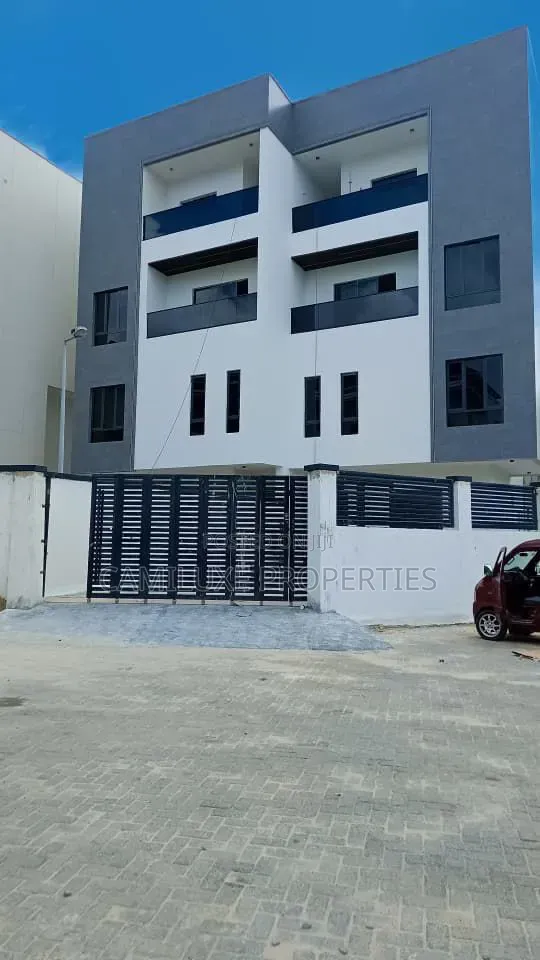 4bdrm Duplex in Rogers Court, Banana Island for sale