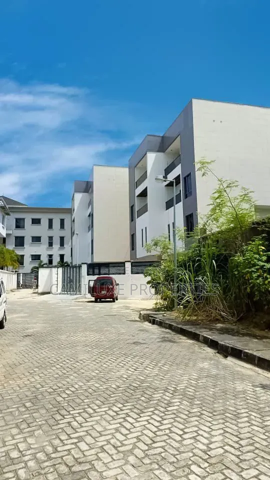 4bdrm Duplex in Rogers Court, Banana Island for sale