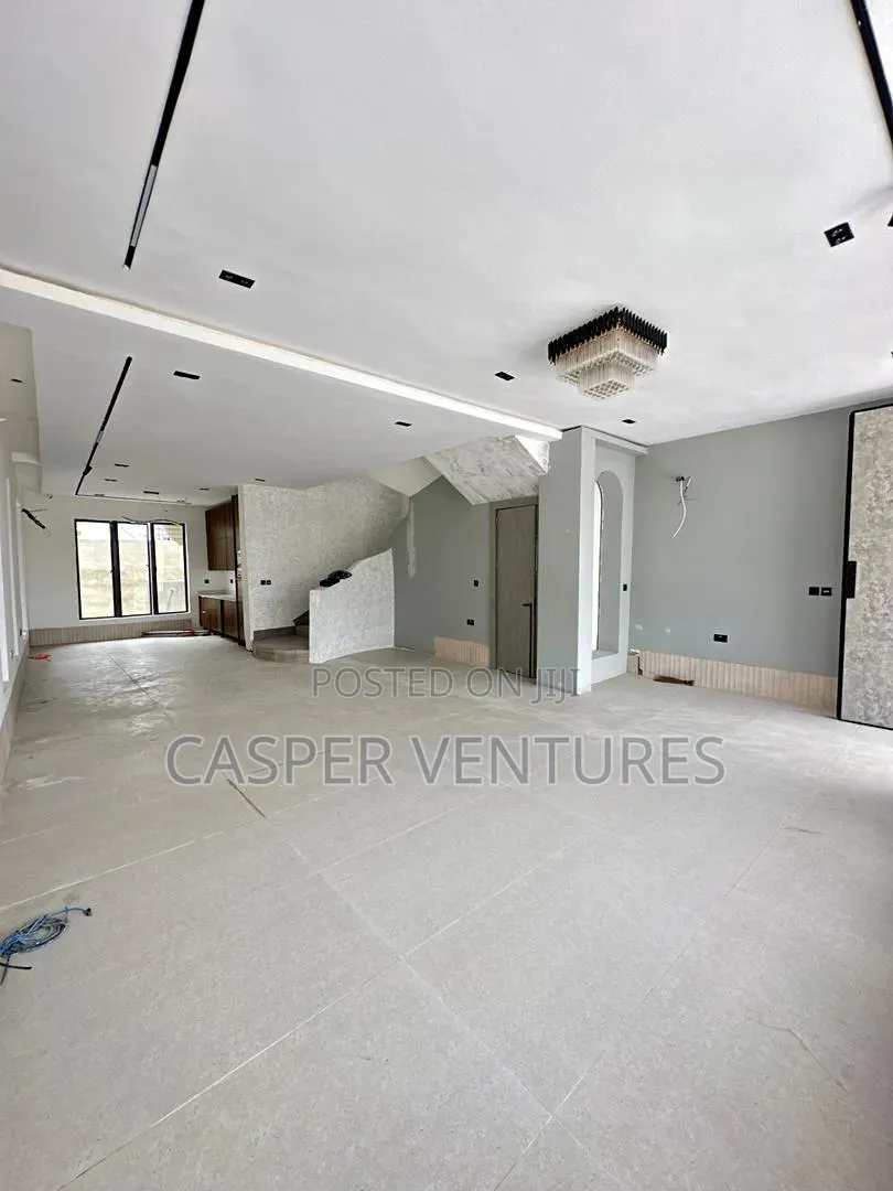 5bdrm Duplex in Osborne for sale