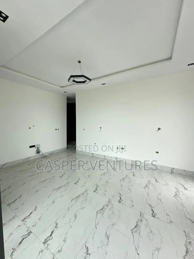 5bdrm Duplex in Osborne for sale