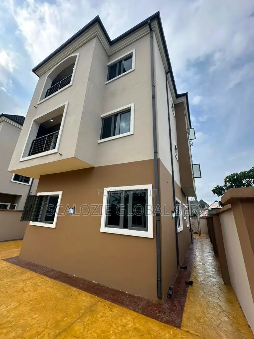 4bdrm Duplex in Rumunduru Port for sale