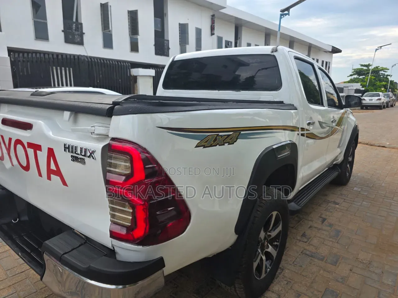 Toyota Hilux 2010 White