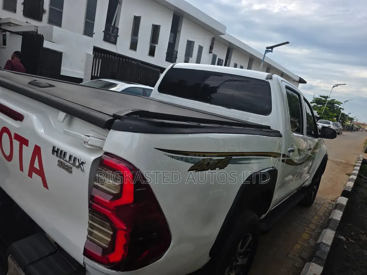 Toyota Hilux 2010 White