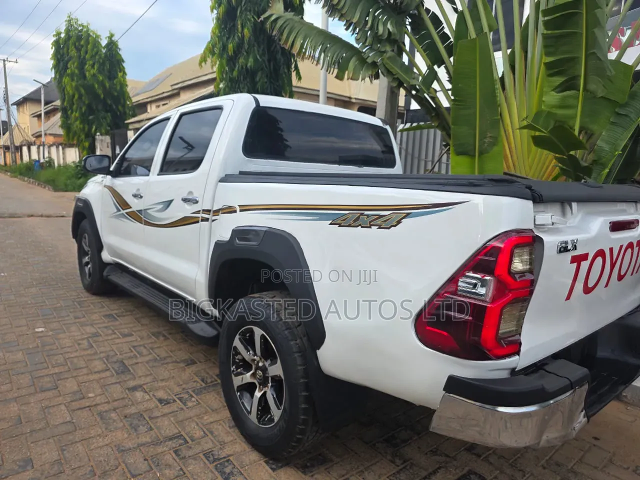 Toyota Hilux 2010 White