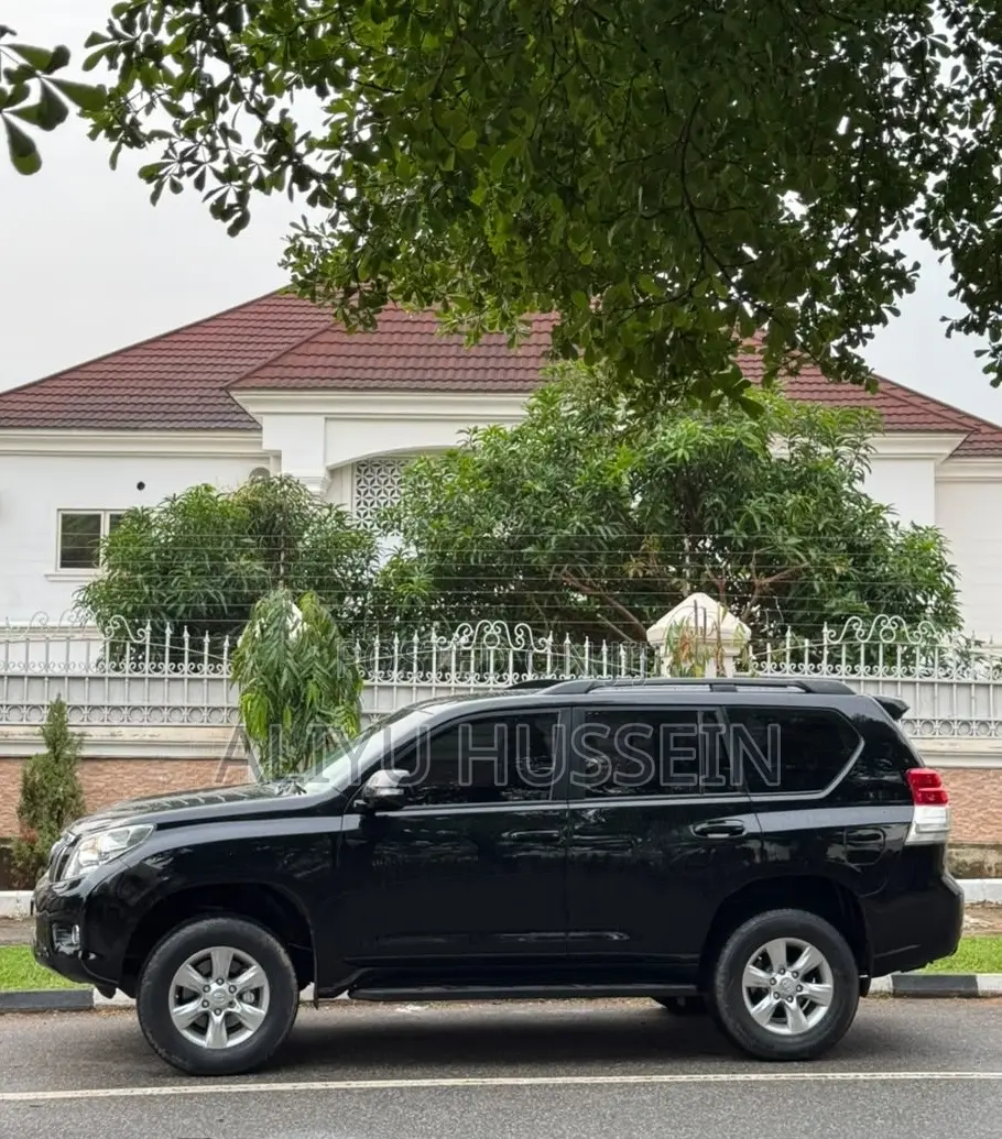 Toyota Land Cruiser Prado 2011 Black