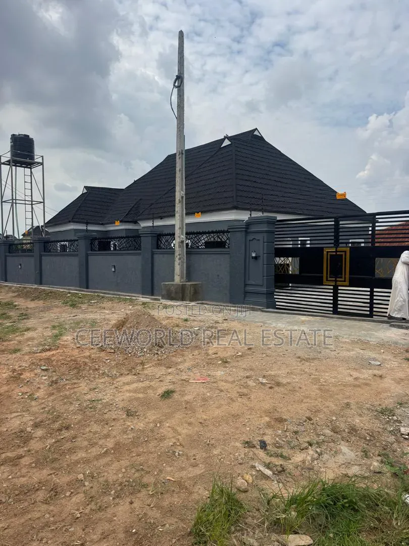 3bdrm Bungalow in Premier Estate Elebu, Akala Express for rent