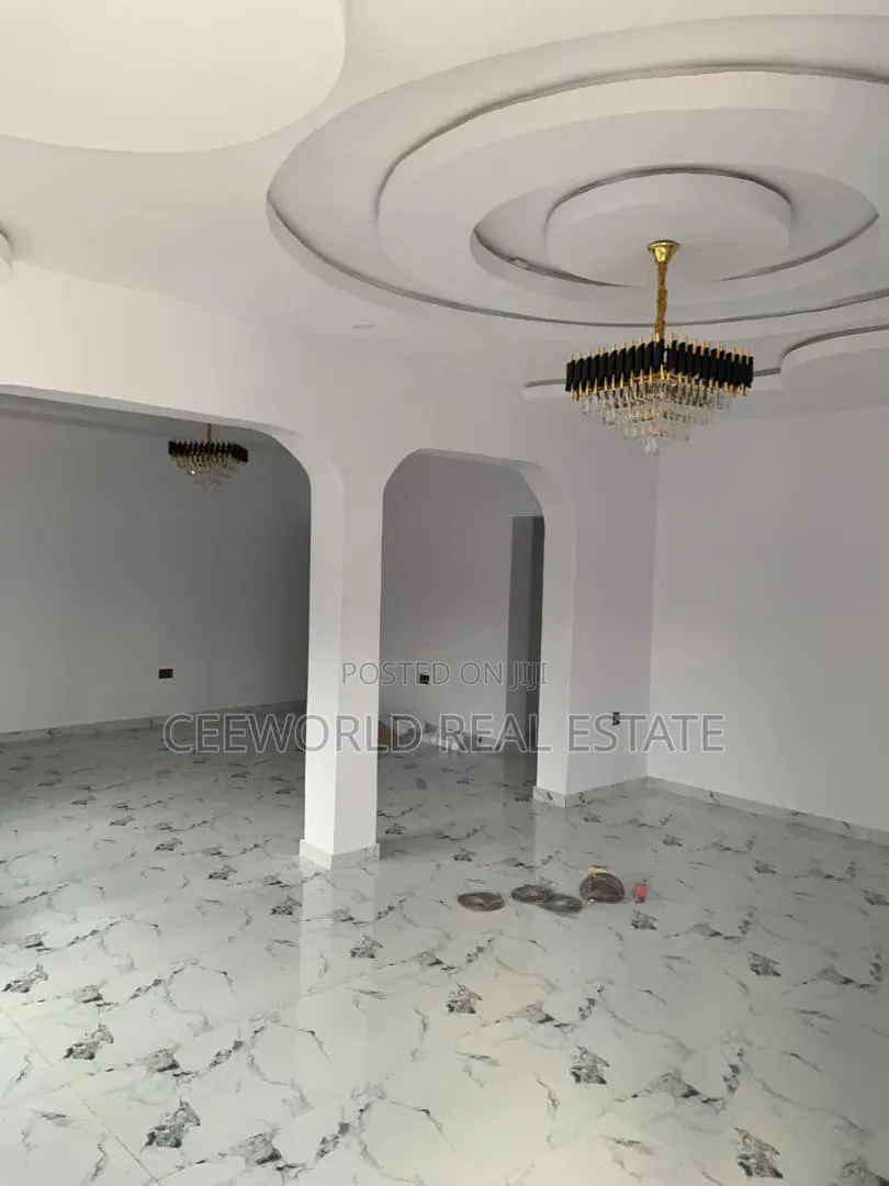 3bdrm Bungalow in Premier Estate Elebu, Akala Express for rent