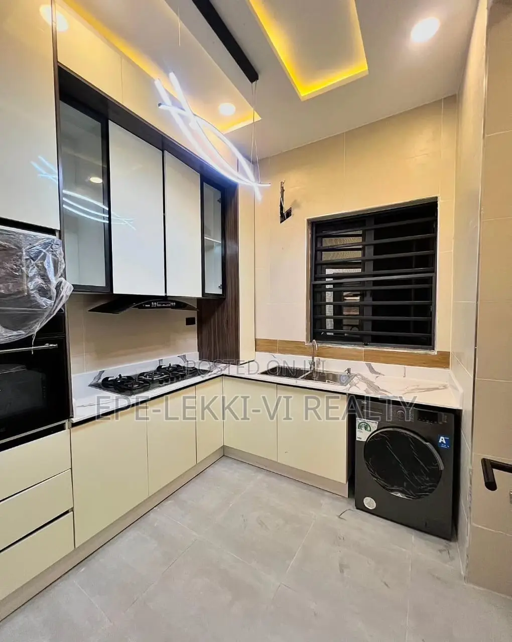 2bdrm Block of Flats in Lekki Phase 1 for sale