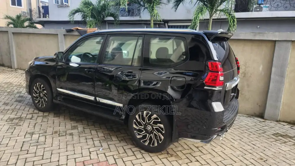 Toyota Land Cruiser Prado 2.8 2024 Black