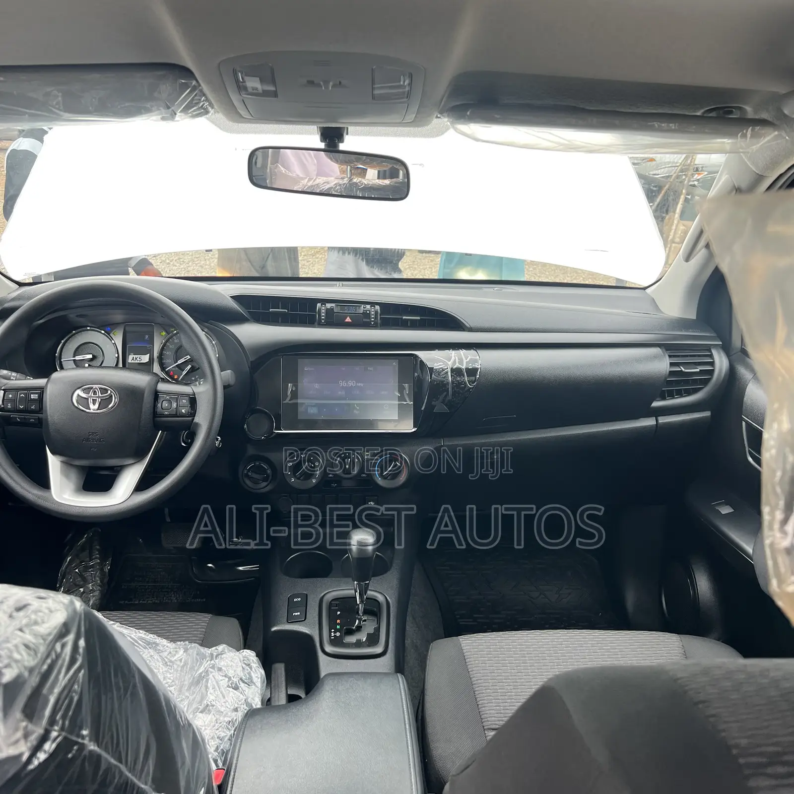 New Toyota Hilux 2025 White