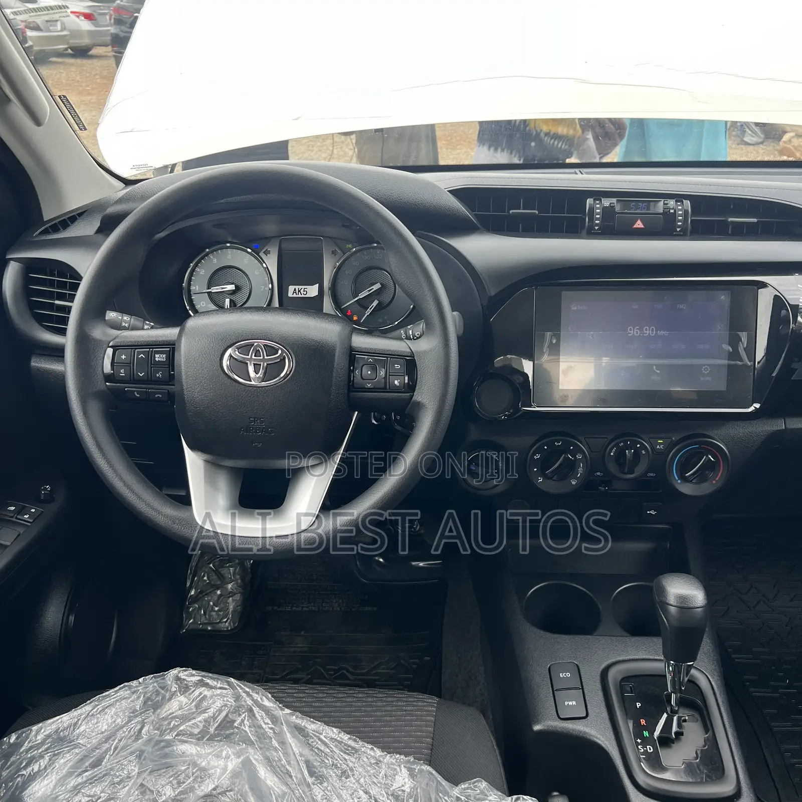 New Toyota Hilux 2025 White