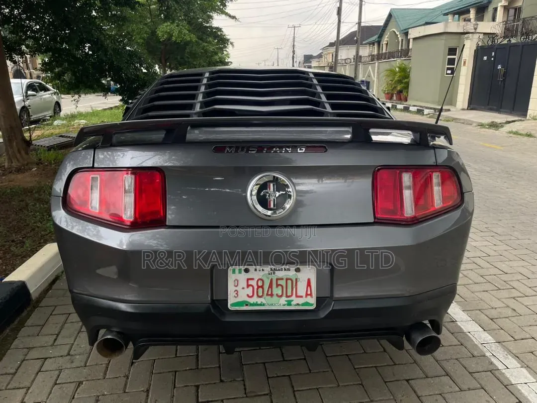 Ford Mustang V6 2010 Gray