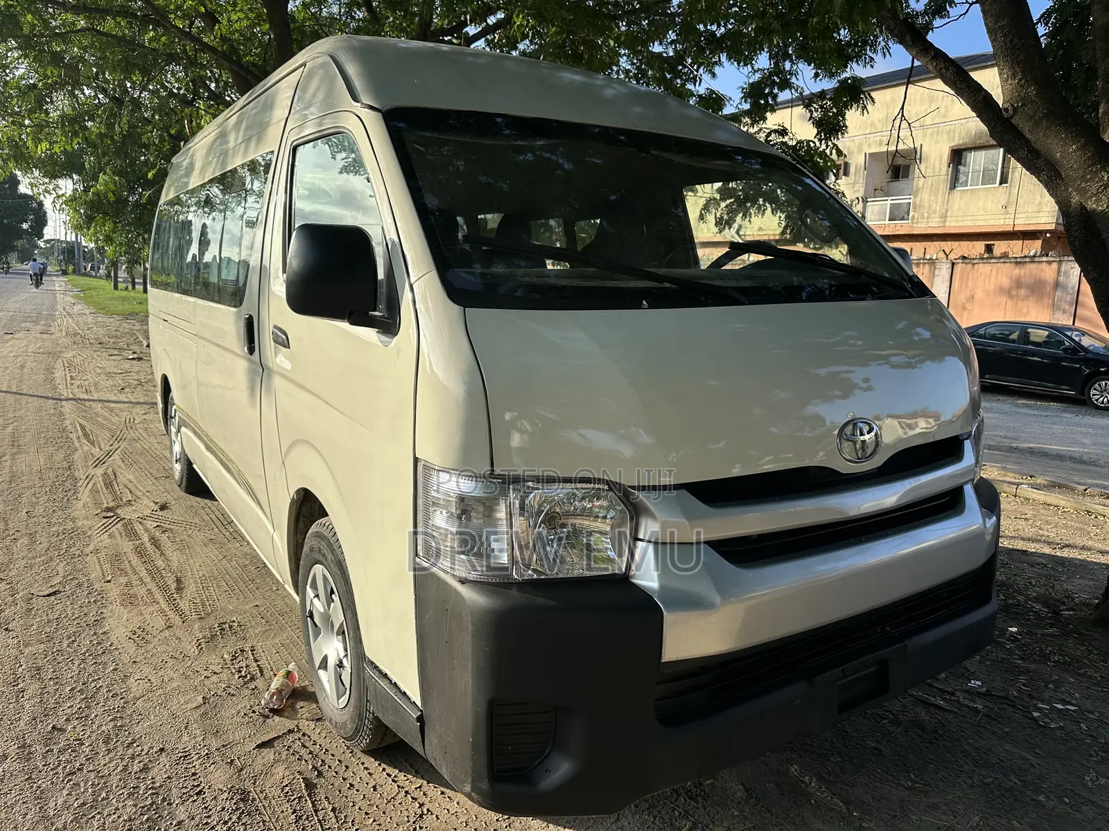 Toyota HiAce 2014 White