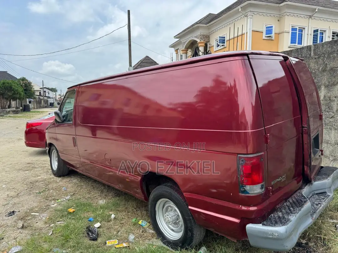 Ford E350 2008 Red