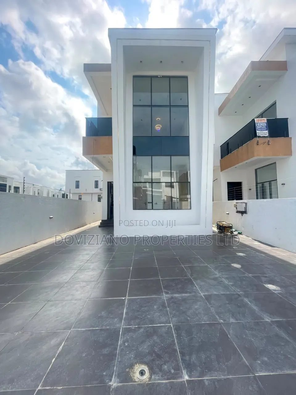 5bdrm Duplex in Off Lekki-Epe Expressway for sale