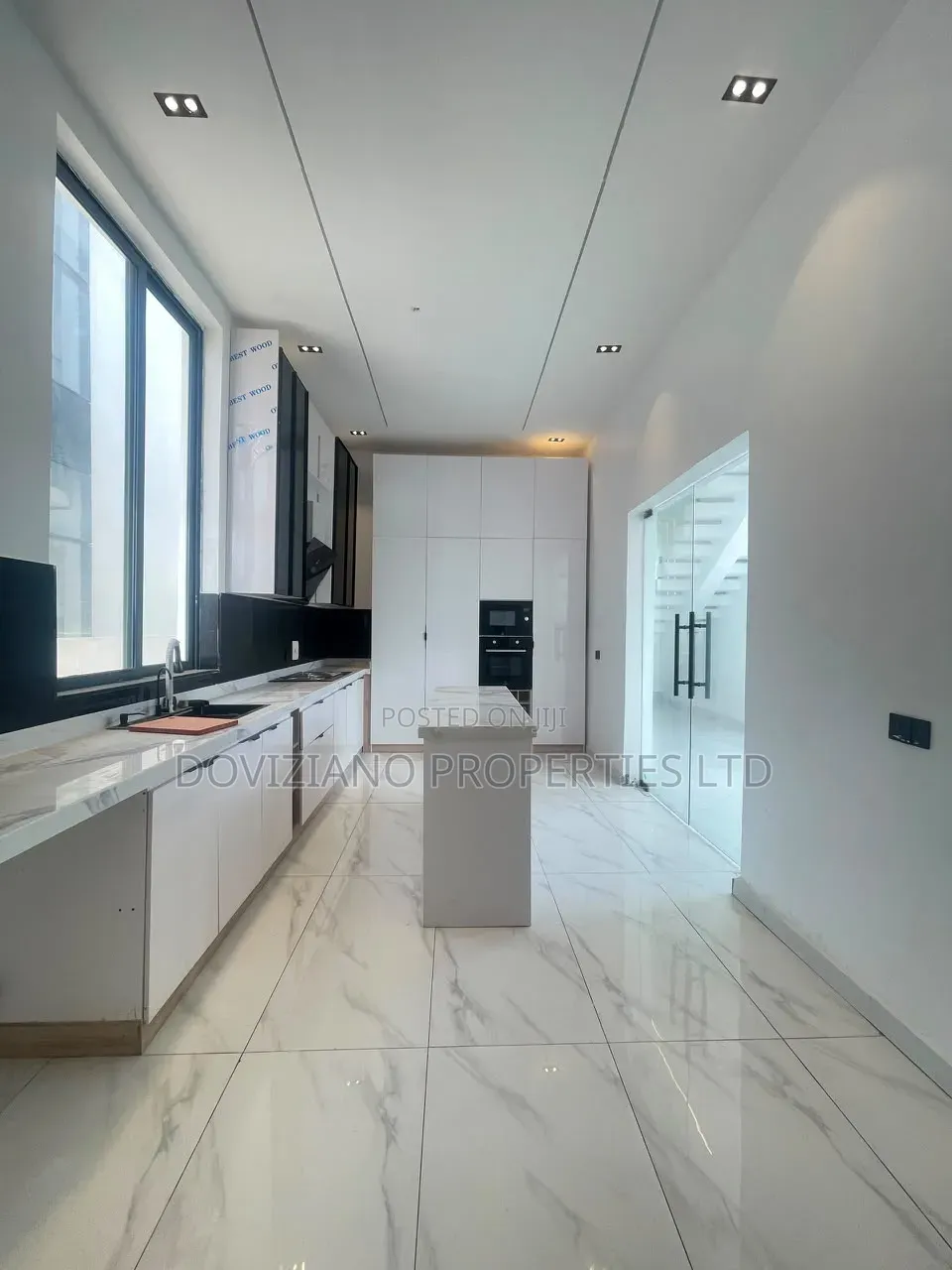 5bdrm Duplex in Off Lekki-Epe Expressway for sale
