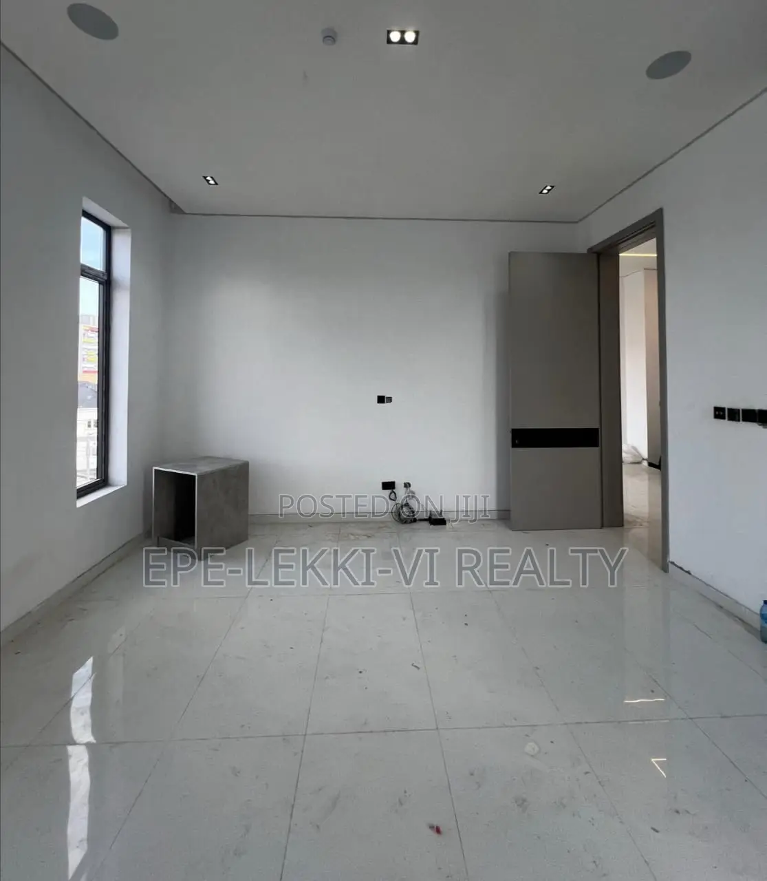 5bdrm Duplex in Lekki Phase 1 for sale