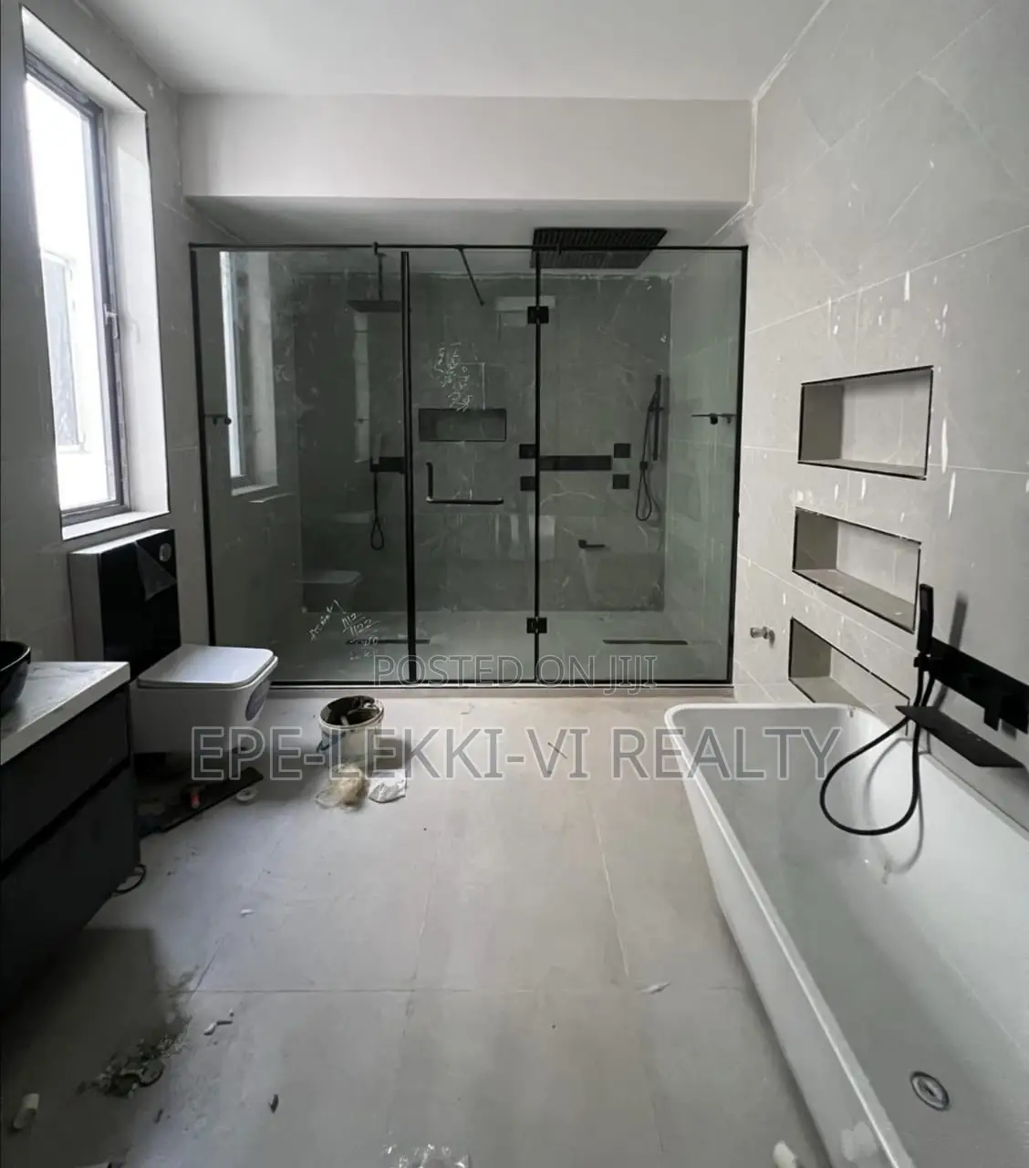 5bdrm Duplex in Lekki Phase 1 for sale