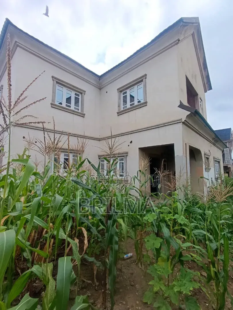 4bdrm Duplex in Sabon Lugbe for sale