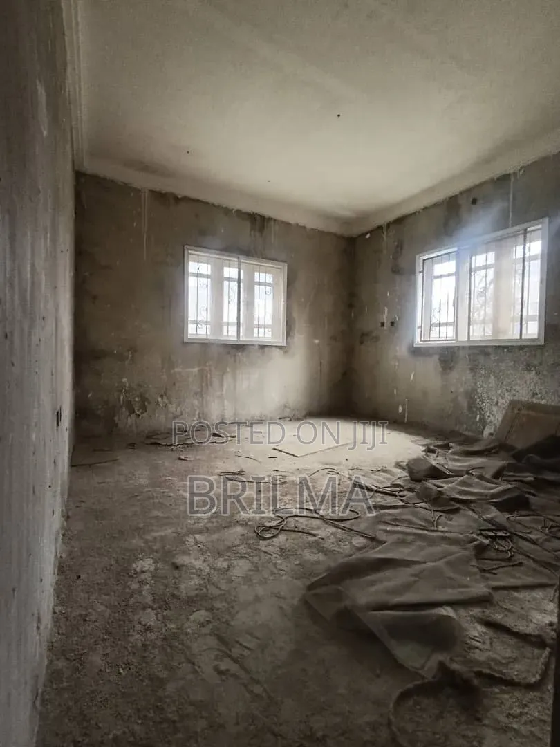 4bdrm Duplex in Sabon Lugbe for sale