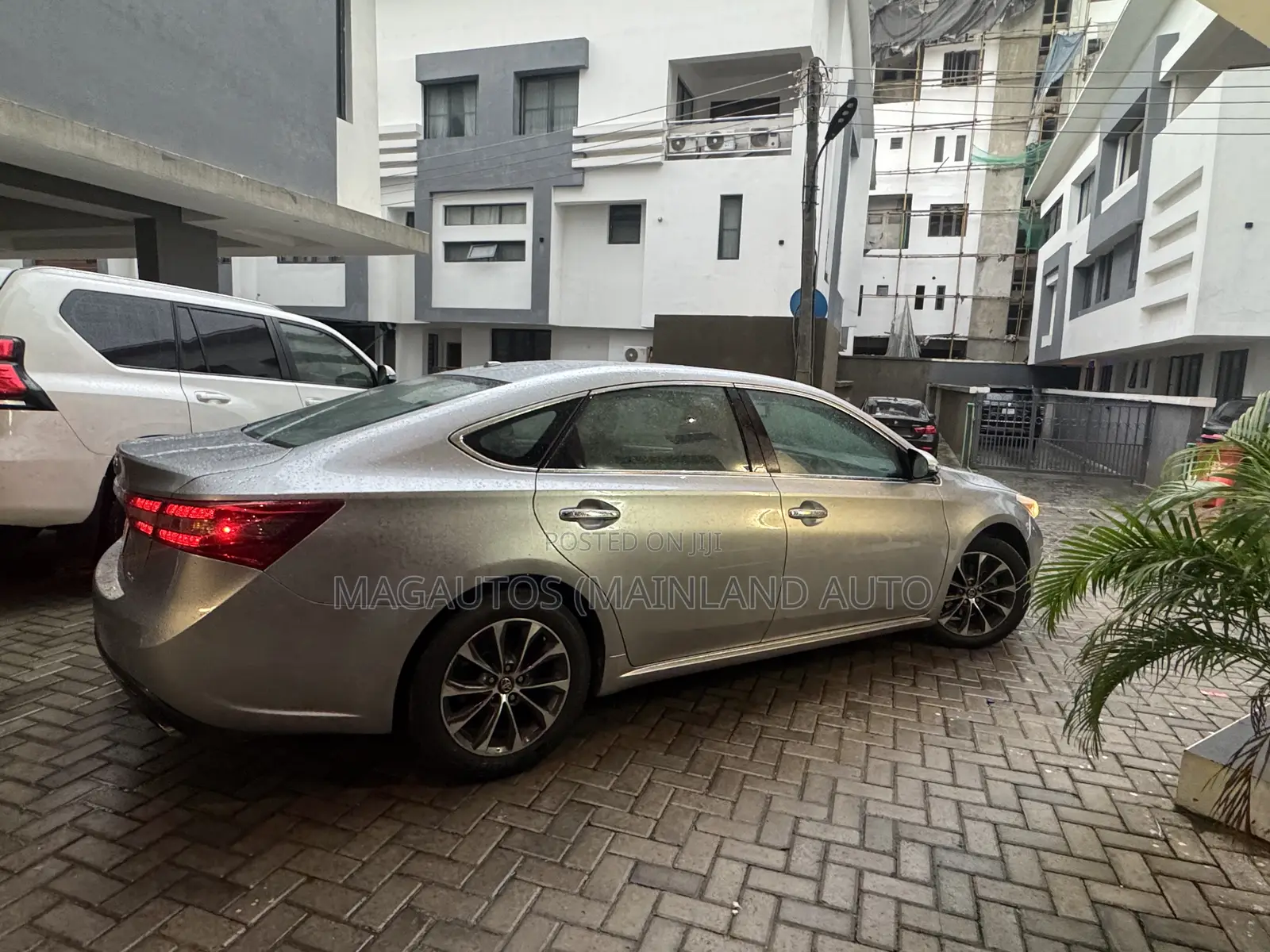 Toyota Avalon XLE Premium FWD Sedan (3.6L 6cyl 6A) 2016 Silver