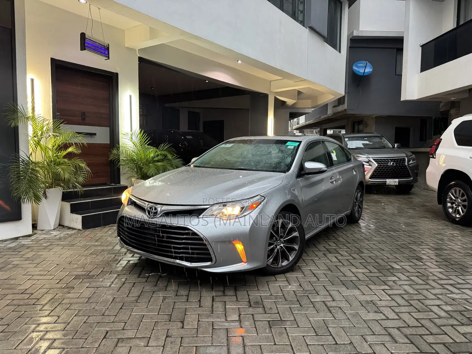 Toyota Avalon XLE Premium FWD Sedan (3.6L 6cyl 6A) 2016 Silver