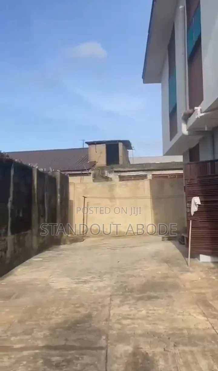 3bdrm Block of Flats in Good Location, Iyana Ipaja for sale