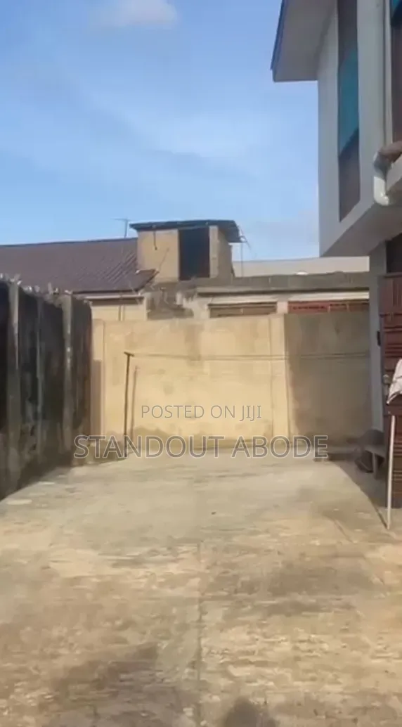 3bdrm Block of Flats in Good Location, Iyana Ipaja for sale