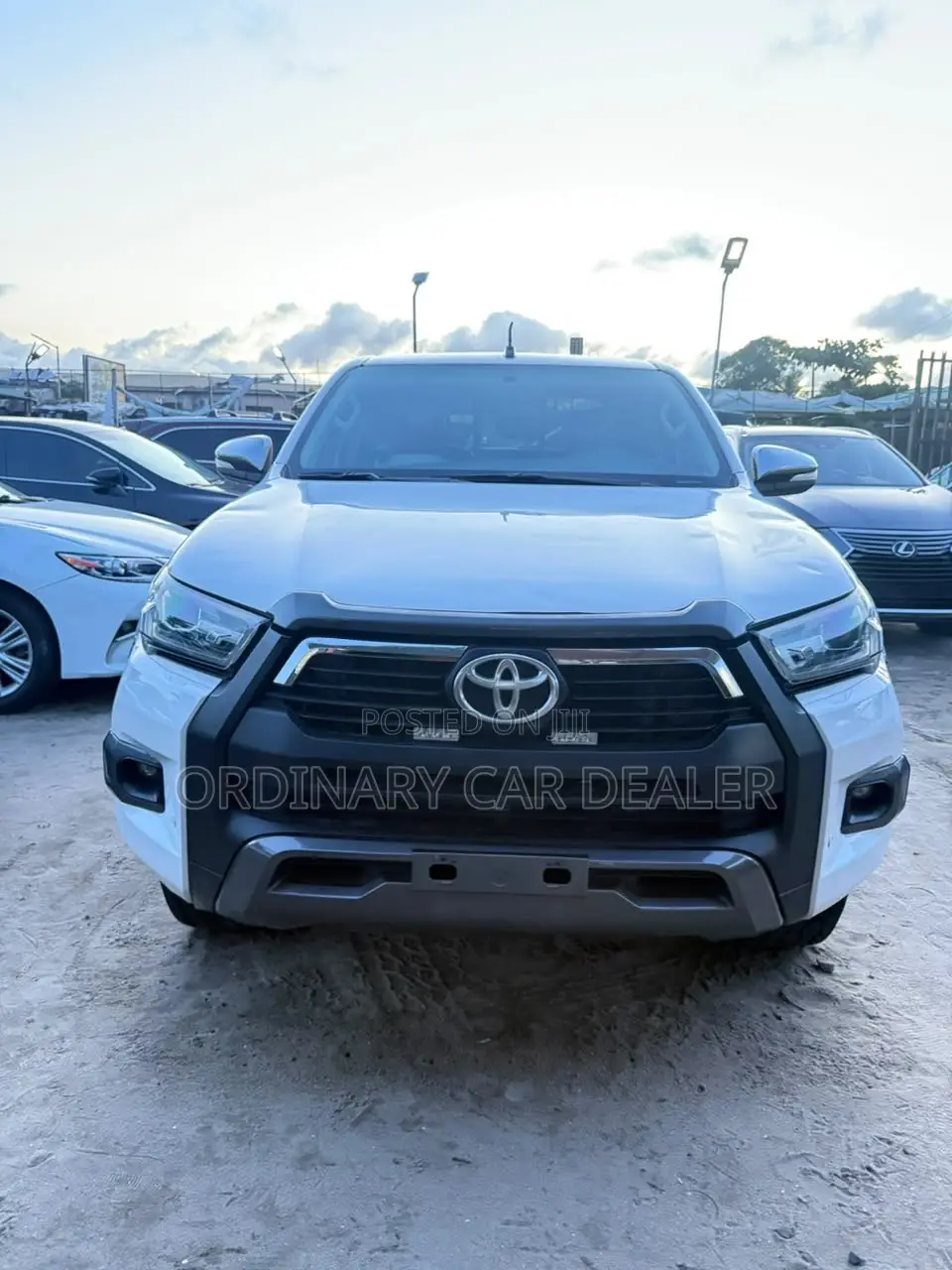 Toyota Hilux SR5+ 4x4 2017 White