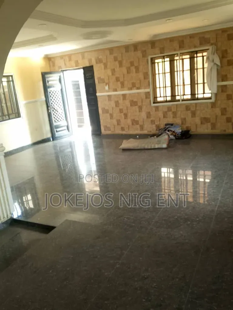 5bdrm Bungalow in Eleko Junction Ibeju for sale