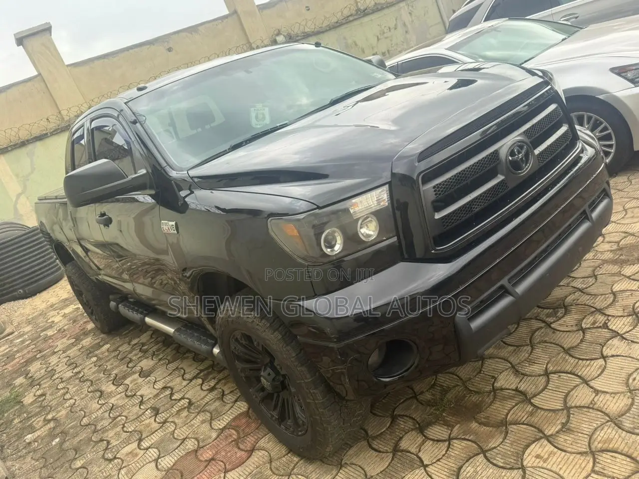 Toyota Tundra CrewMax Limited 5.7L 2010 Gray