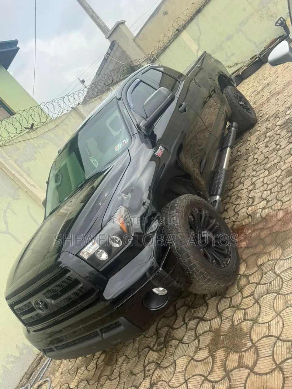 Toyota Tundra CrewMax Limited 5.7L 2010 Gray