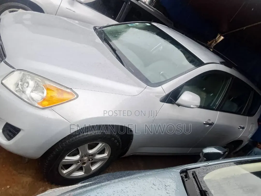 Toyota RAV4 2010 Silver
