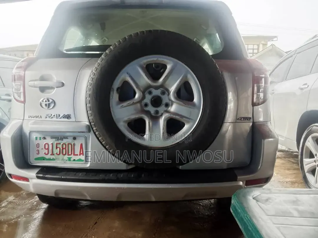 Toyota RAV4 2010 Silver