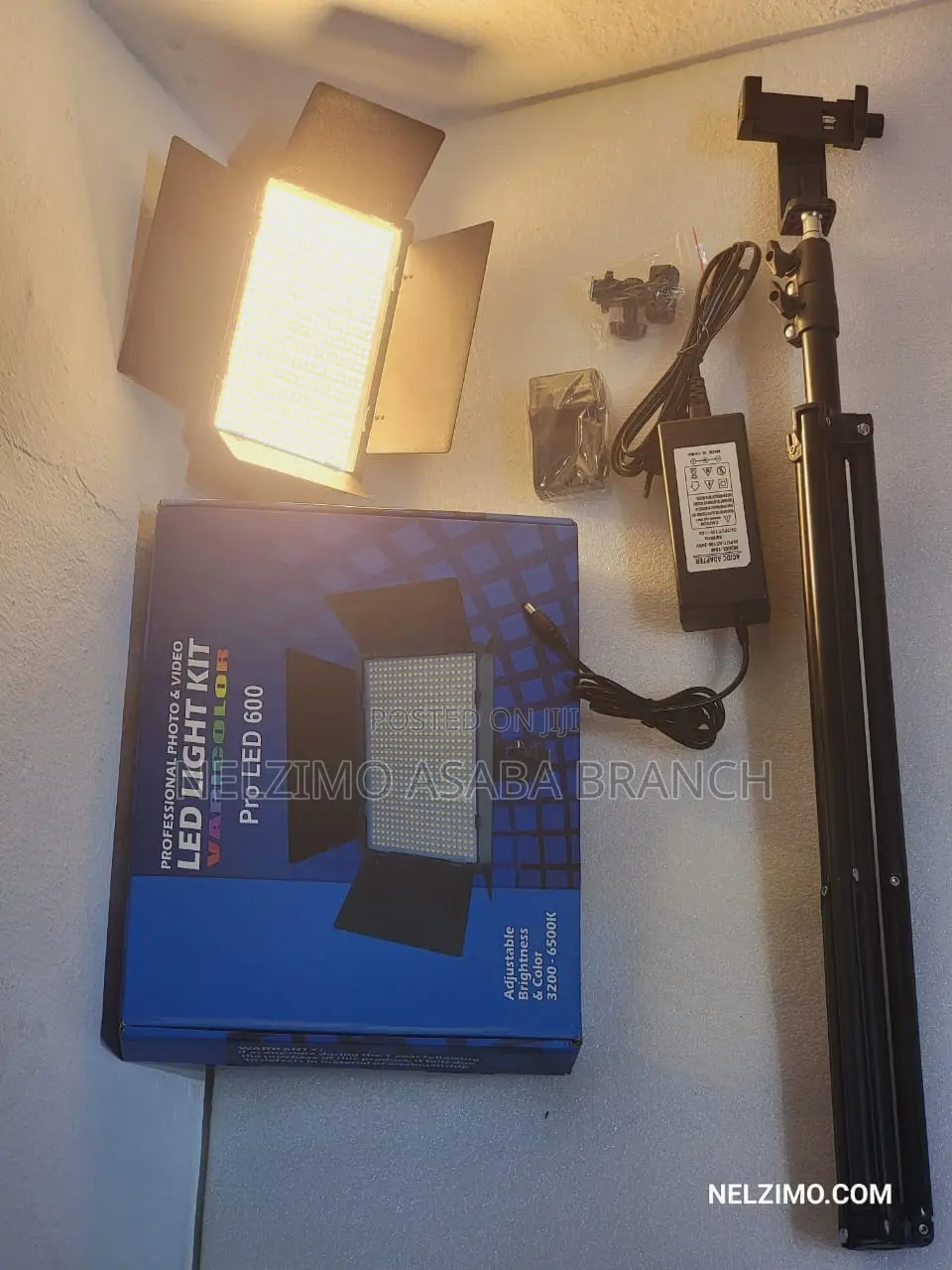 Led 600 Video Light With Tripod Stand