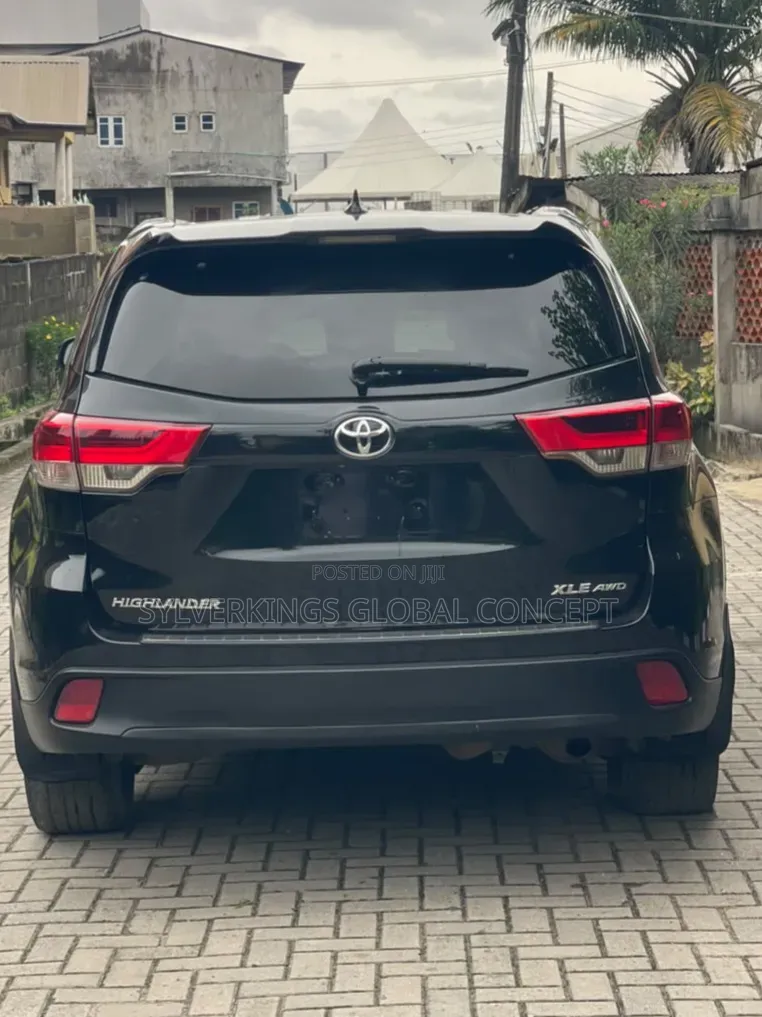 Toyota Highlander XLE 4x4 V6 (3.5L 6cyl 8A) 2017 Black