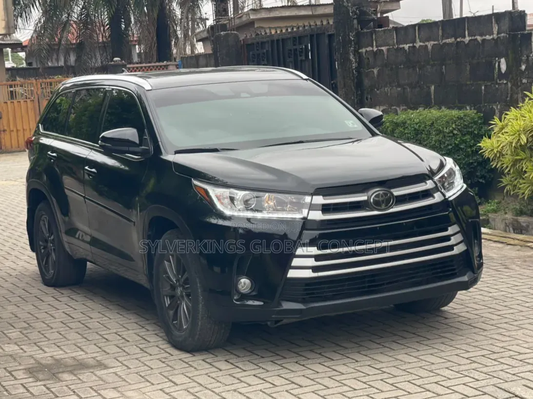 Toyota Highlander XLE 4x4 V6 (3.5L 6cyl 8A) 2017 Black