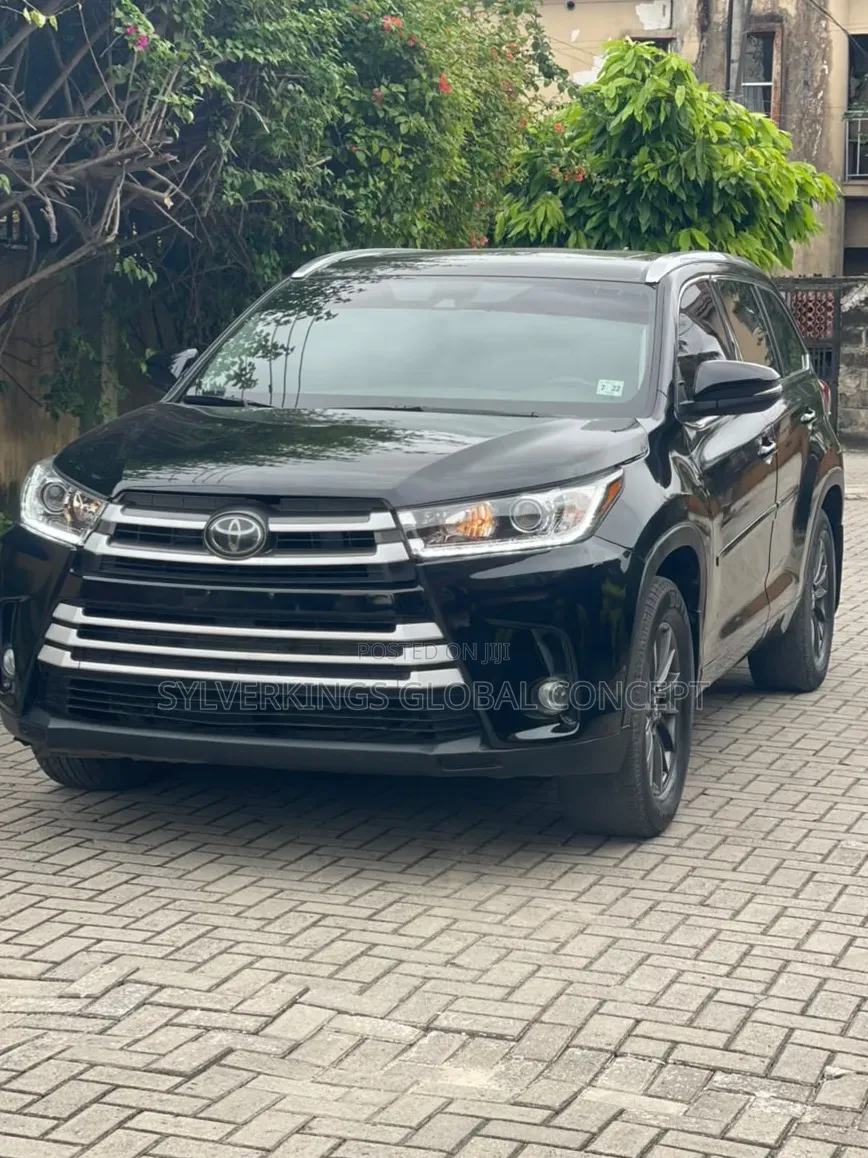 Toyota Highlander XLE 4x4 V6 (3.5L 6cyl 8A) 2017 Black