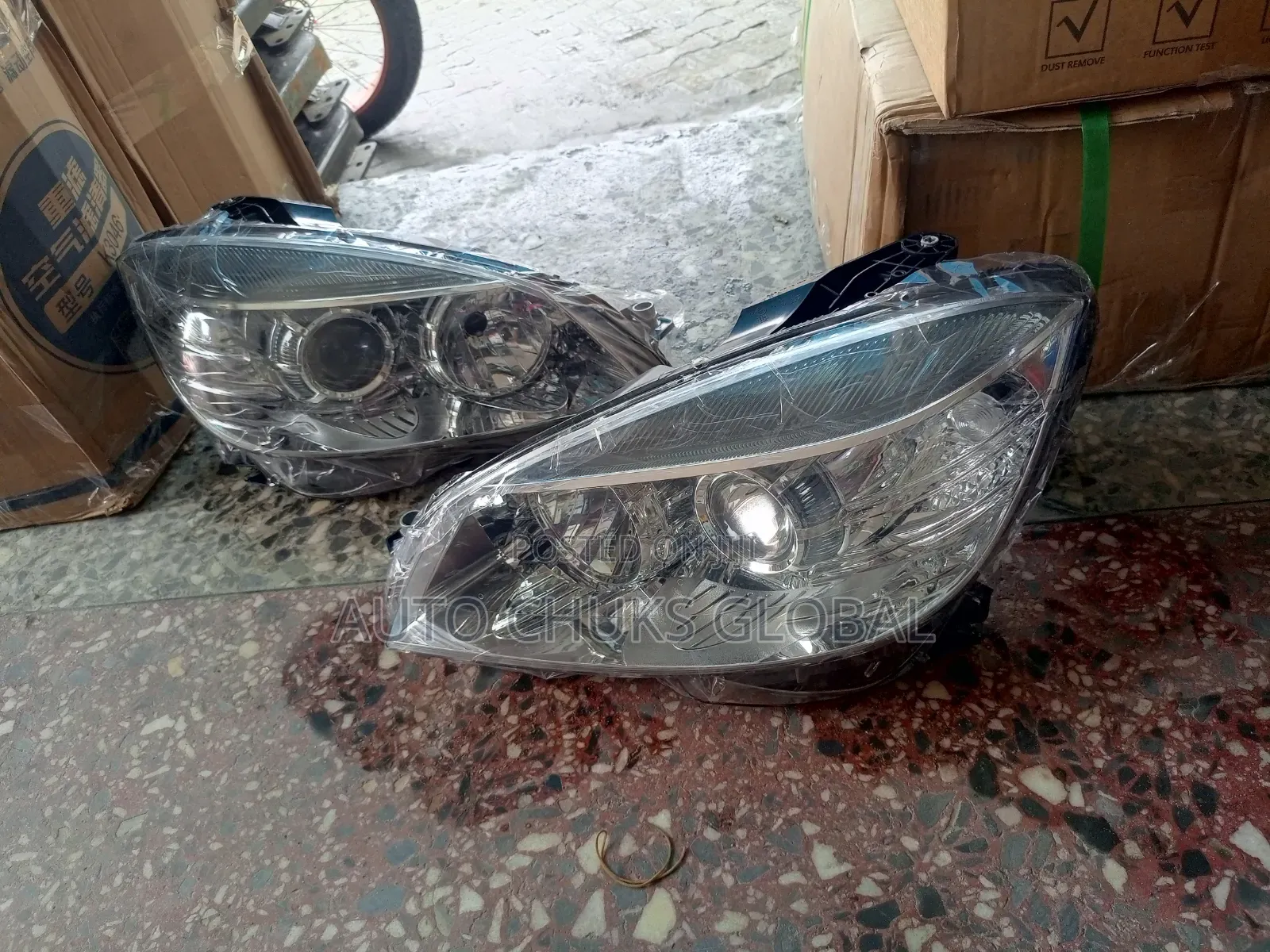 New Genuine Headlight W204 Old 2010
