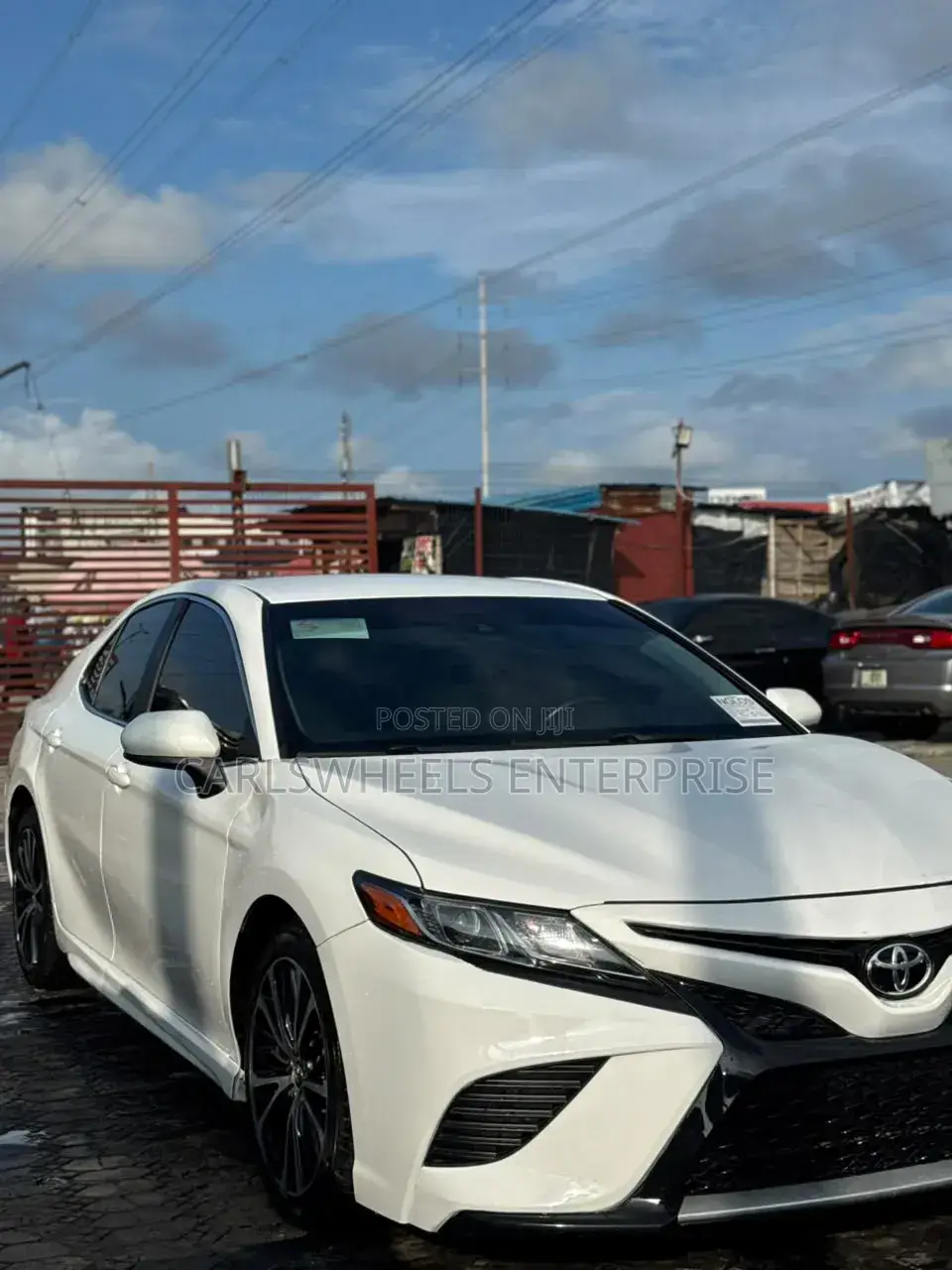 Toyota Camry SE FWD (2.5L 4cyl 8AM) 2018 Ivory